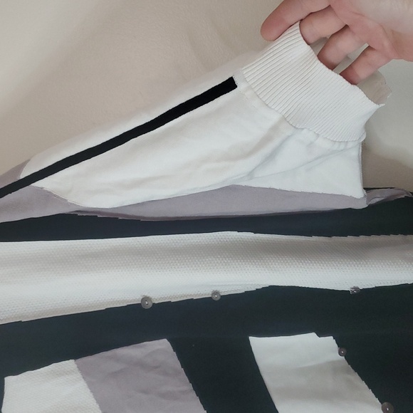 Ming Wang Asymmetrical Striped Batwing Top One Size Button Design - Picture 2 of 12